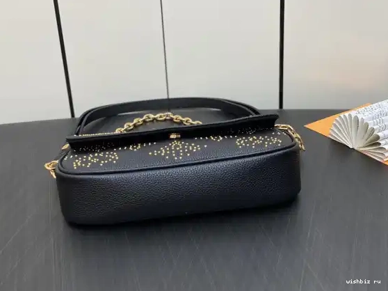WIS Chain on Wallet Ivy LOUIS VUITTON 0424